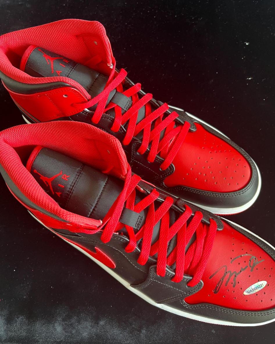 Michael Jordan Signed Shoe UDA Upper Deck Authrnticated